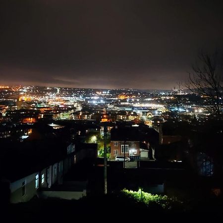 Chimneys Guest House Blackburn  Esterno foto