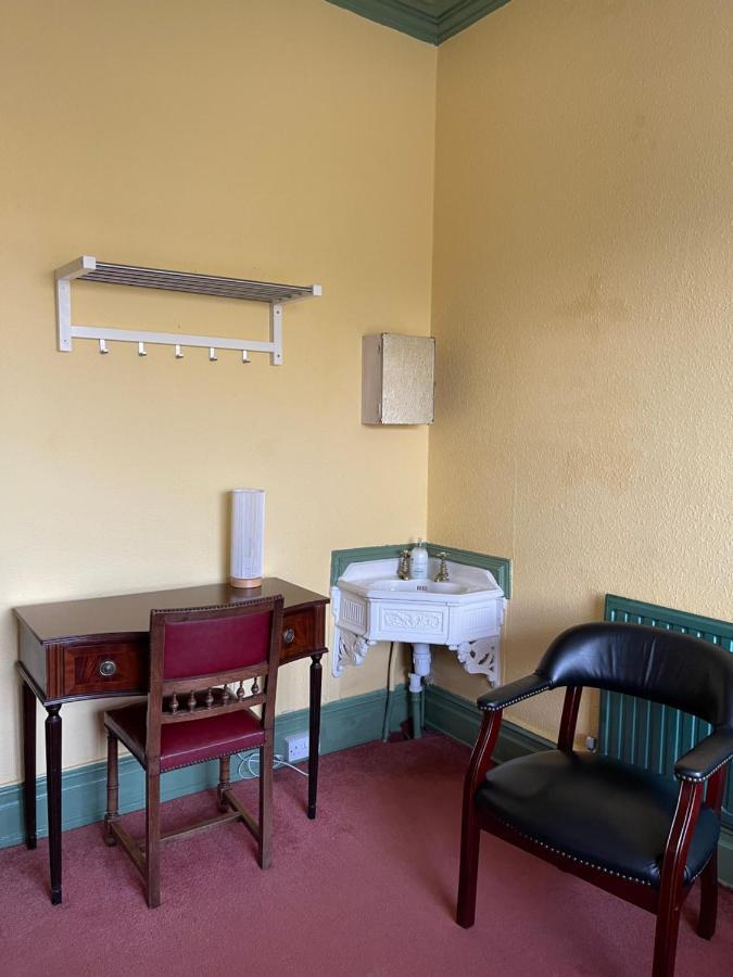 Chimneys Guest House Blackburn  Esterno foto