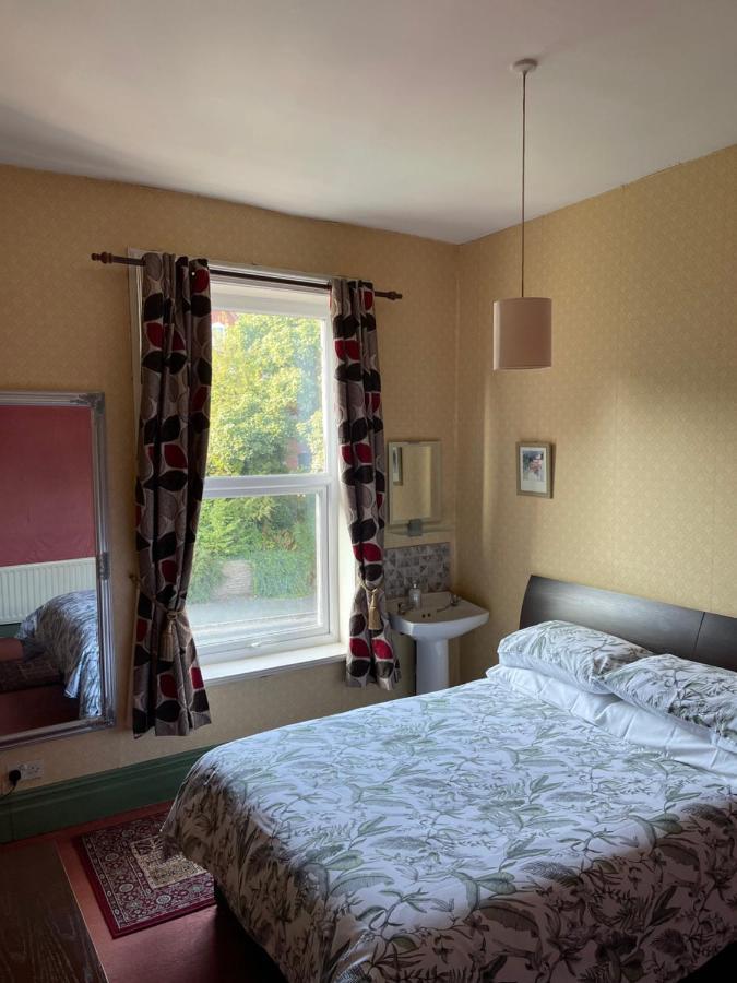 Chimneys Guest House Blackburn  Esterno foto
