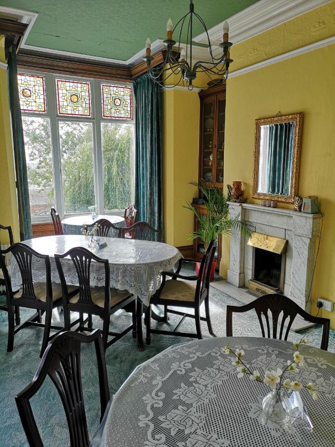 Chimneys Guest House Blackburn  Esterno foto