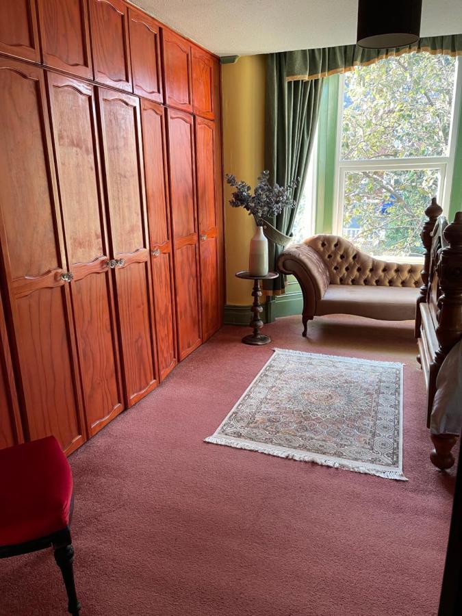 Chimneys Guest House Blackburn  Esterno foto