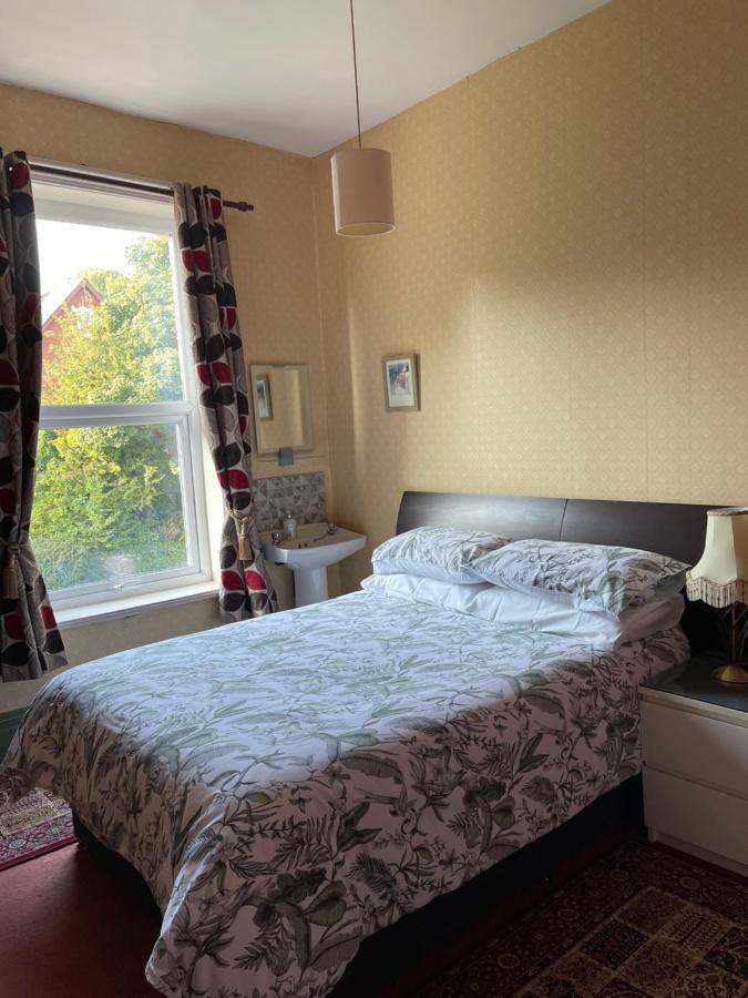 Chimneys Guest House Blackburn  Esterno foto