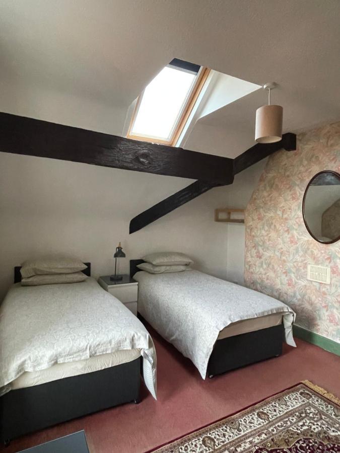 Chimneys Guest House Blackburn  Esterno foto