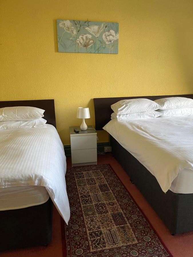 Chimneys Guest House Blackburn  Esterno foto