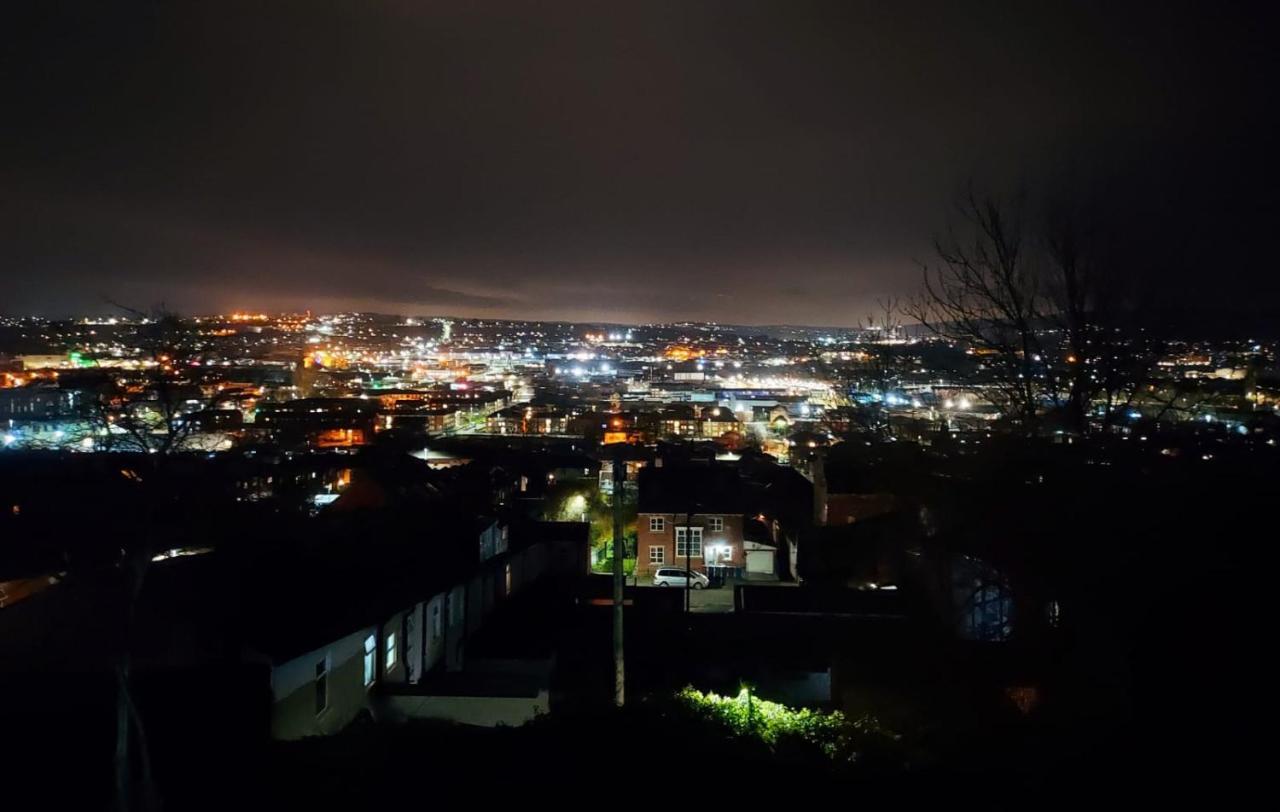Chimneys Guest House Blackburn  Esterno foto