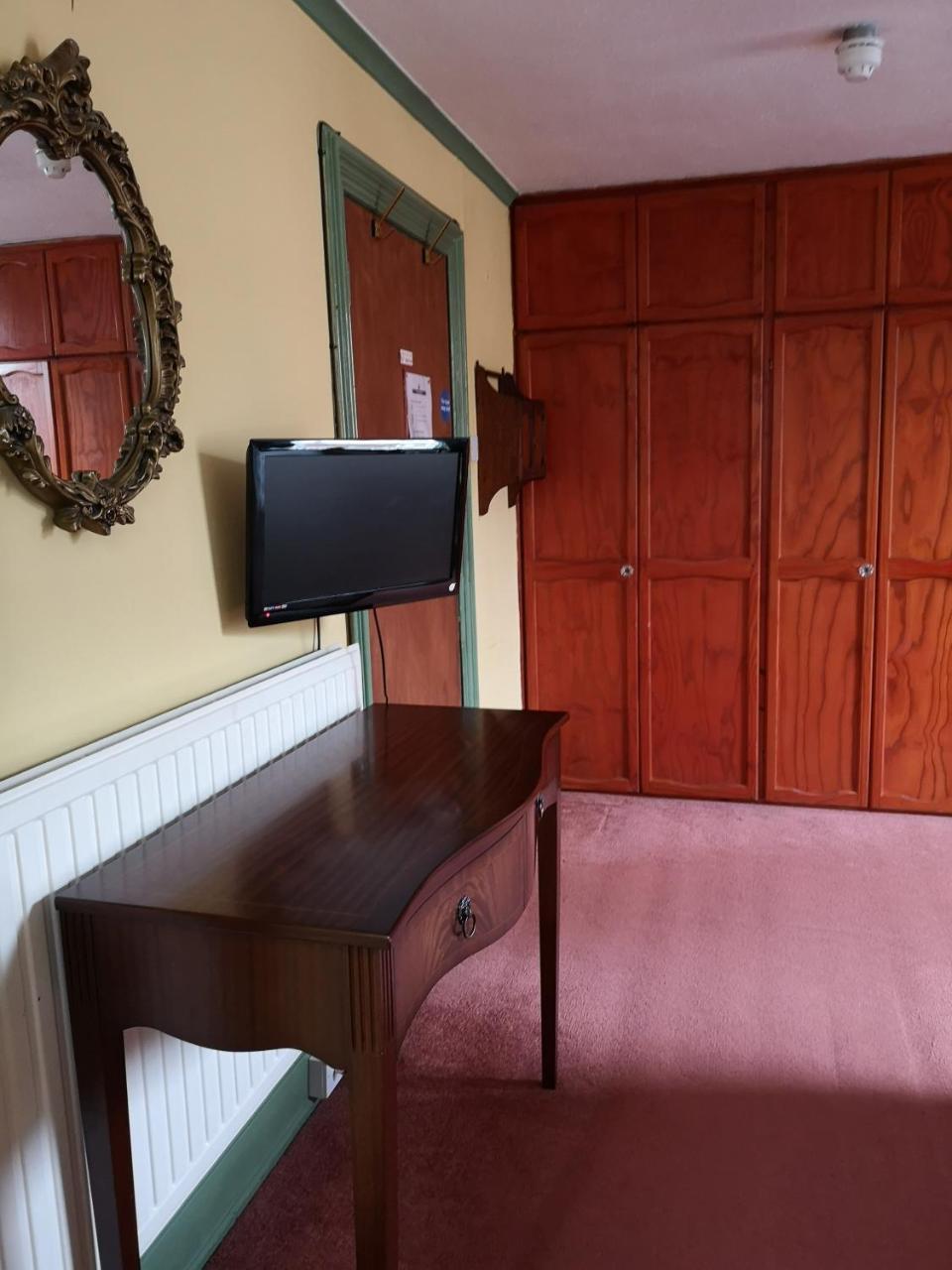 Chimneys Guest House Blackburn  Esterno foto