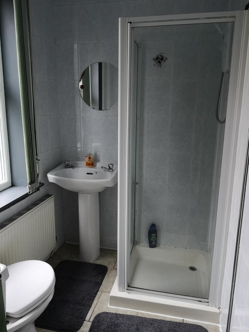 Chimneys Guest House Blackburn  Esterno foto
