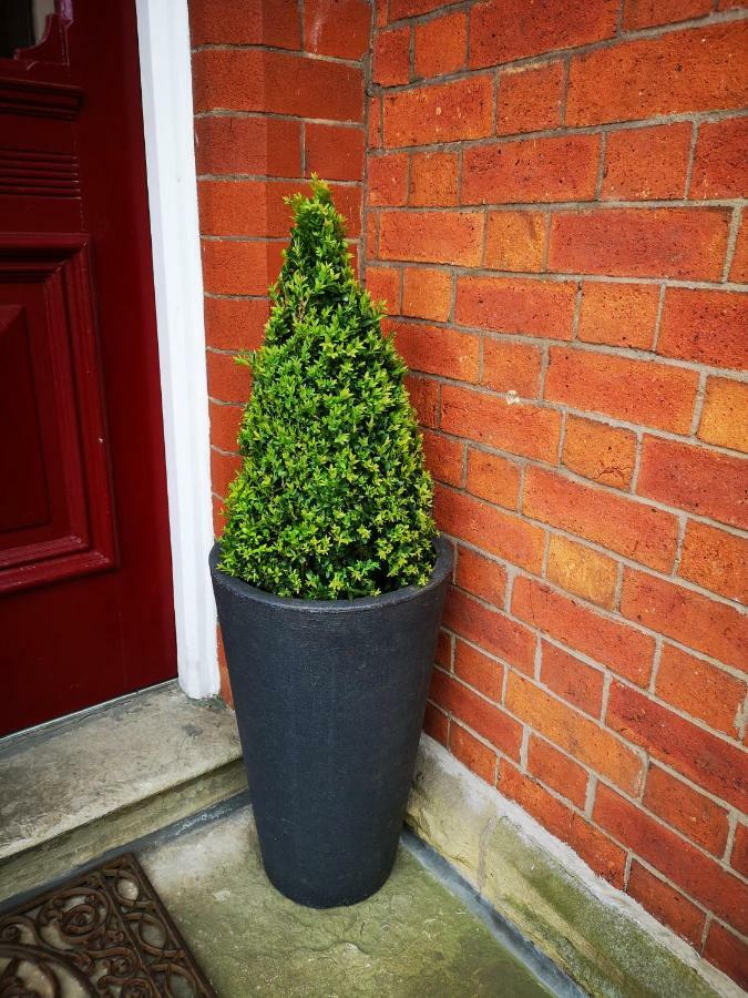 Chimneys Guest House Blackburn  Esterno foto